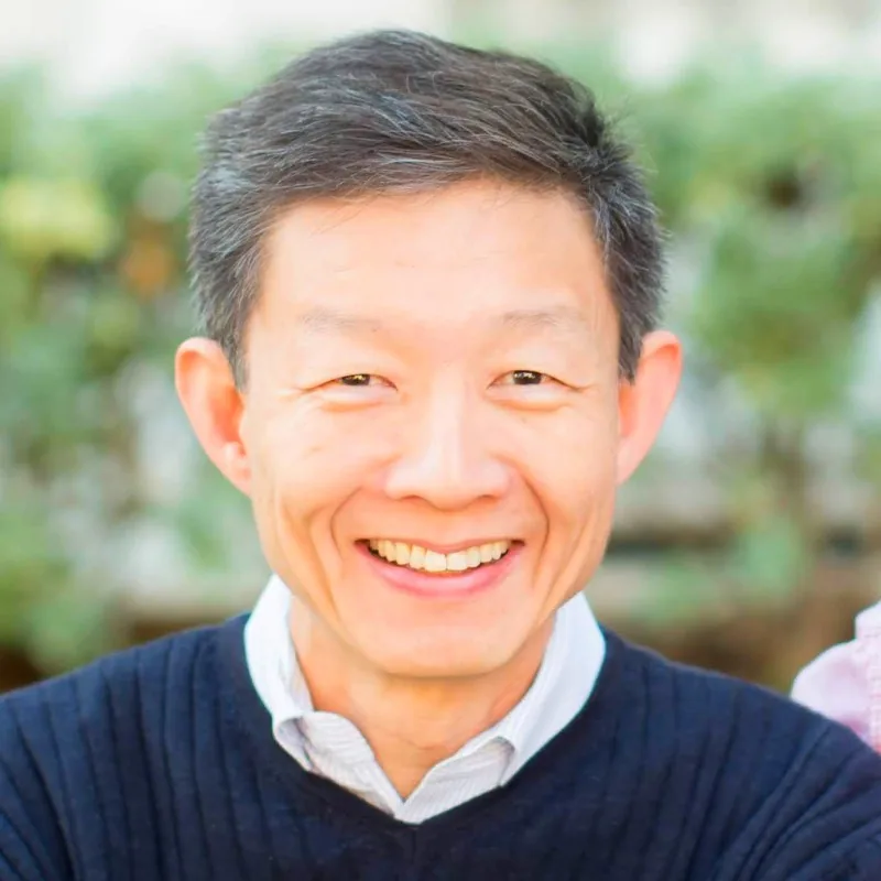 Tom Ngo headshot